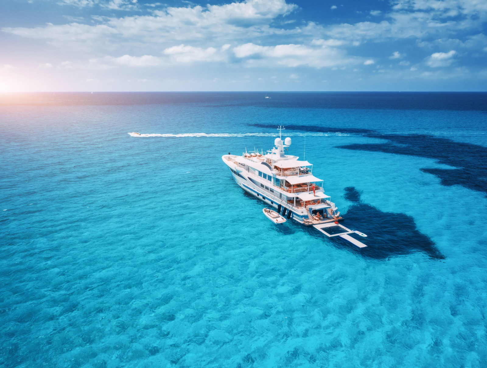 LUXURY YACHTS FOR CHARTER