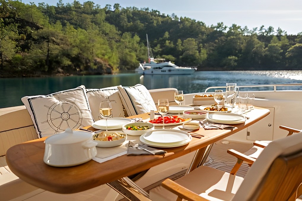 Foods that Suit Your Fancy - The Advantages of Chartering a Luxury Yacht