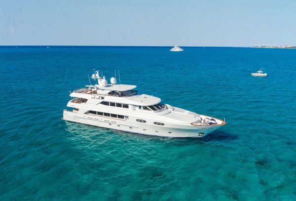 bahamas charter yacht